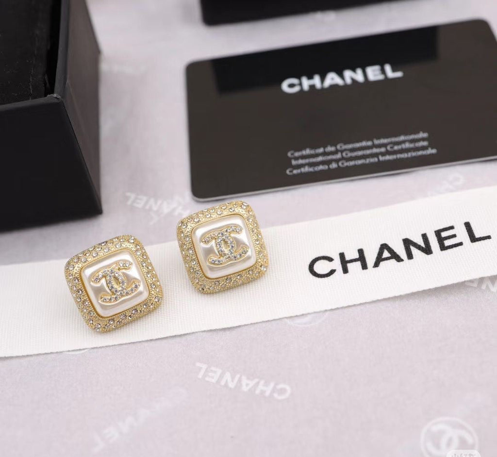 CHANEL Earring