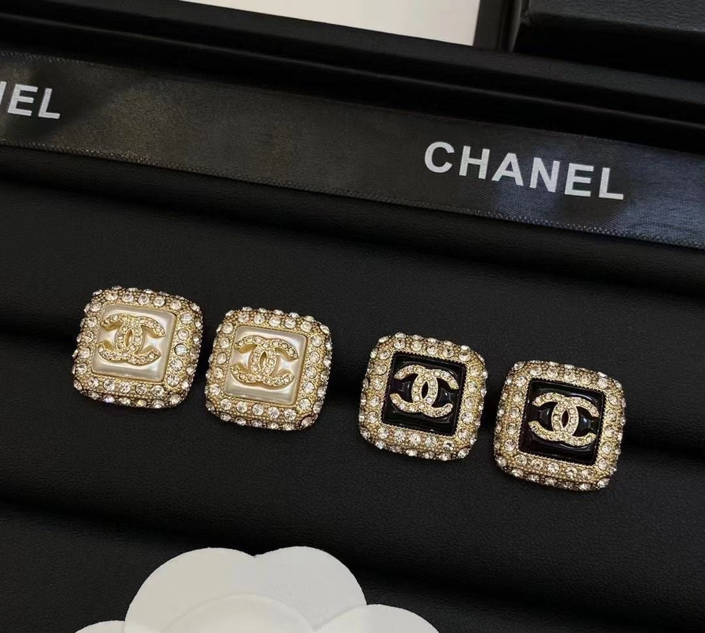 CHANEL Earring