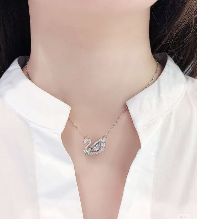 SWAROVSKI Necklace ii