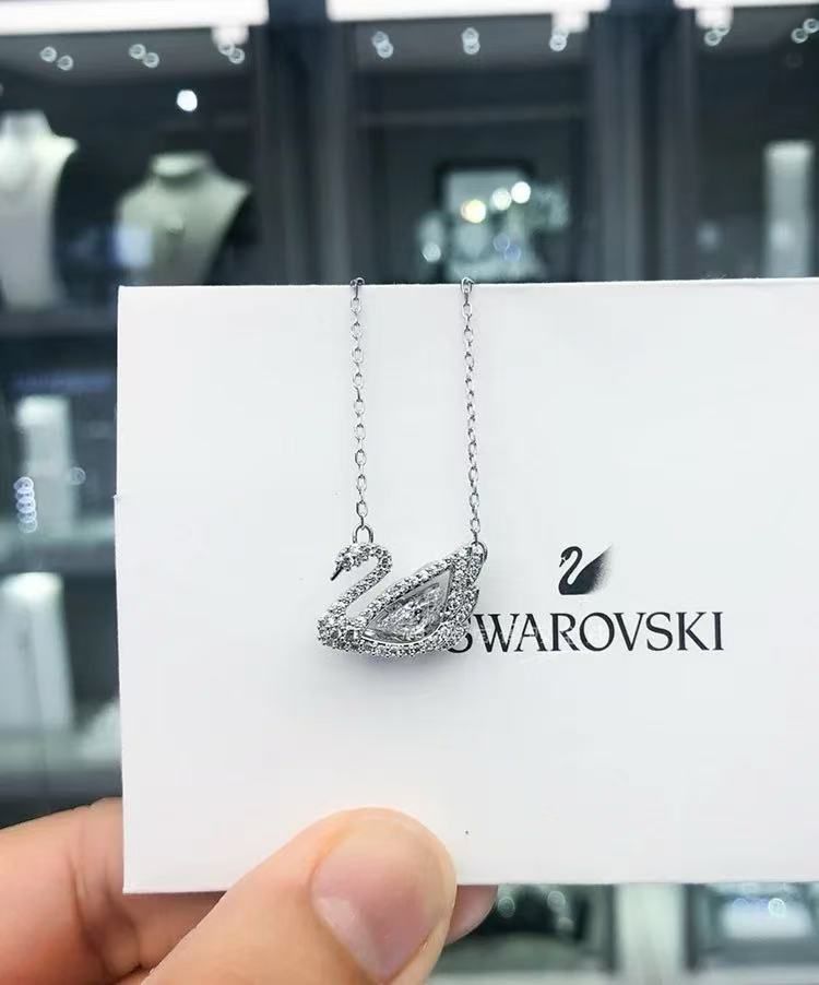 SWAROVSKI Necklace ii